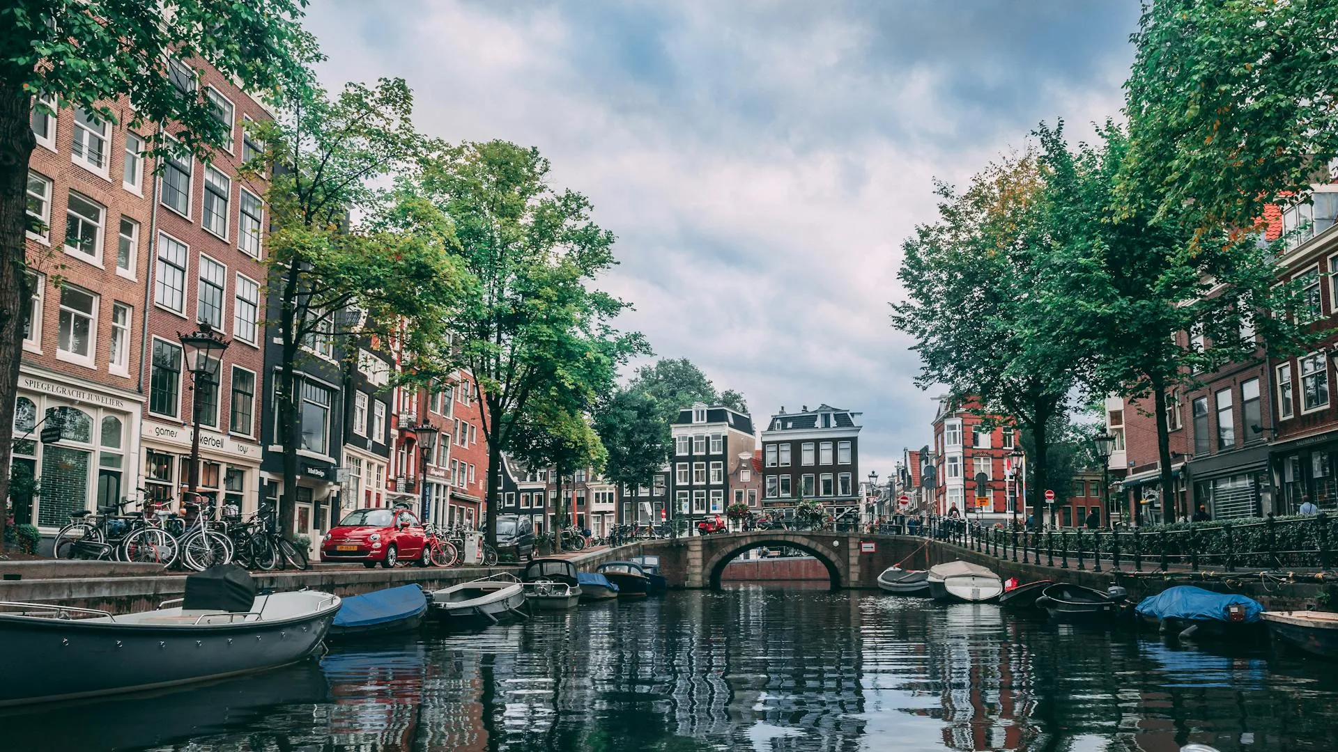 Stadsgezicht in de regio Utrecht, het werkgebied waar ook Hellouw onder valt